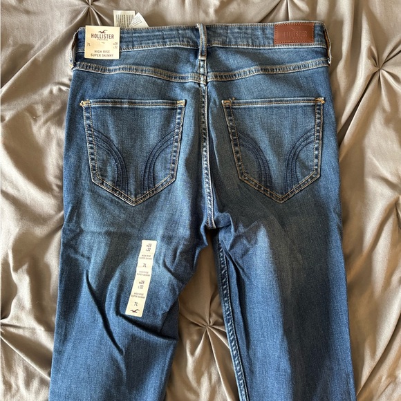 Hollister High Rise Skinny Jeans - Picture 5 of 6